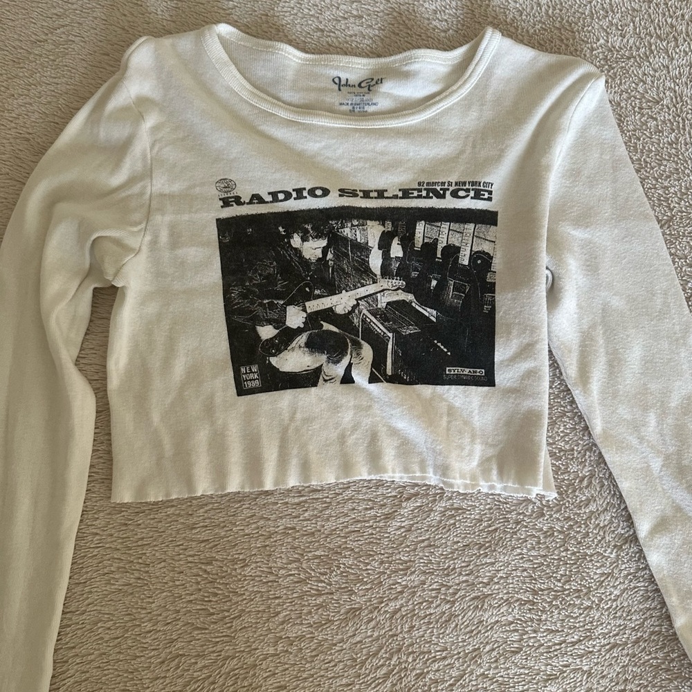 BRANDY MELVILLE RADIO SILENCE WHITE LONG SLEEVE ULTRA CROP - OS